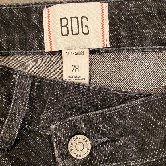 BDG 28 (6) NWT Urban Outfitters A Line Denim Shorts Black Asymmetrical Button - Picture 7 of 13